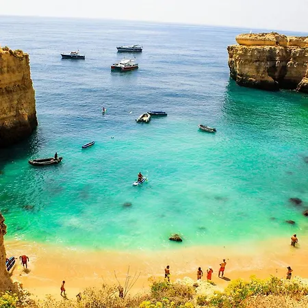 #110 T1 Almeida Garrett By Holidays شقة البوفيرا